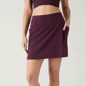Athleta Salutation Stash High Rise 16 1/2 Skort Size Small in Spiced Cabernet